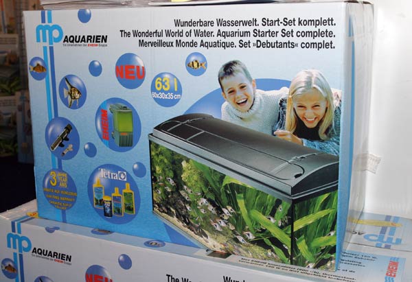 Готовые комплекты для аквариума (коробочный аквариум) теперь выпускают все кому не лень.
